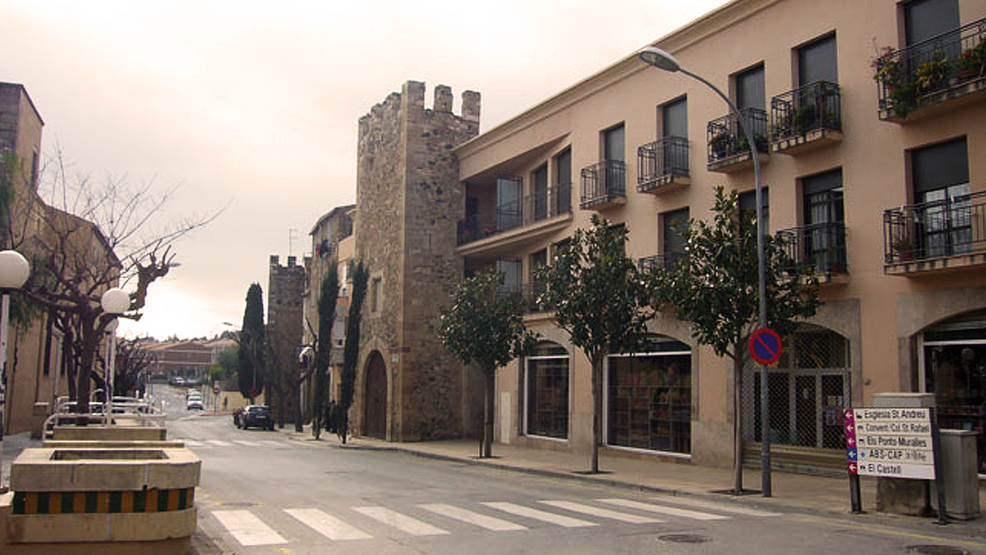 Torre del Baró al costat de la Casa Portal d'Avall a la Selva del Camp - Tarragona